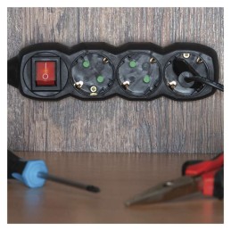 Pailginimo laidas 1,5 m / 6 lizdai / jungiklis / juodas / PVC / 1,5 mm2