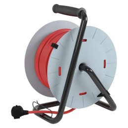 PVC-jatkojohtokela. Kiinteä ydin. 4 pistorasiaa. 25 m. 1,5 mm2 SCH.