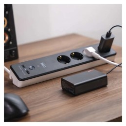 Nutikas pikendusjuhe 2 m / 4 pistikupesa / lüliti / USB-ga / valge-must / PVC / 1,5 mm2