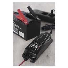 UNIVERSAL BATTERY CHARGER 6/12V 4A