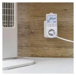 Thermostat with digital timer function in socket outlet, schuko
